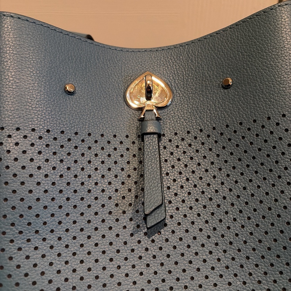 Elegant Blue Bucket Shoulder Bag - Picture 3 of 9
